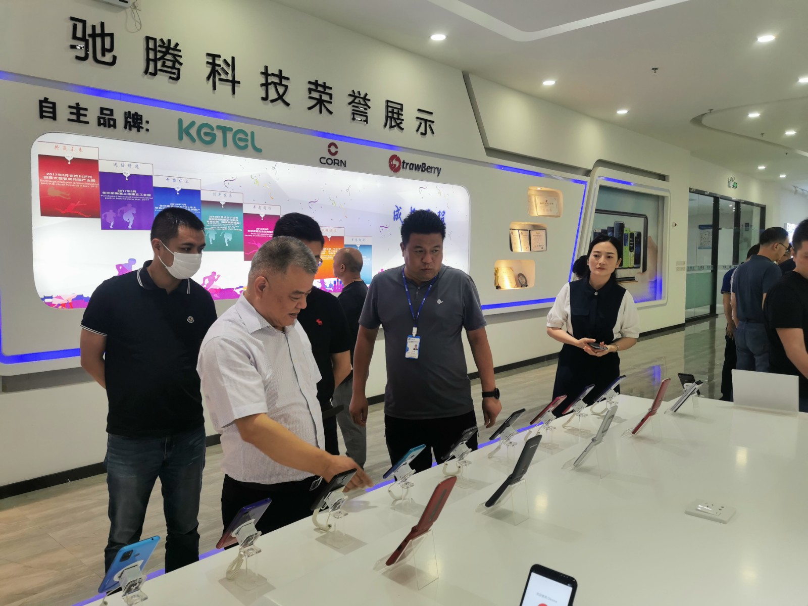 参观高新区驰腾科技.jpg