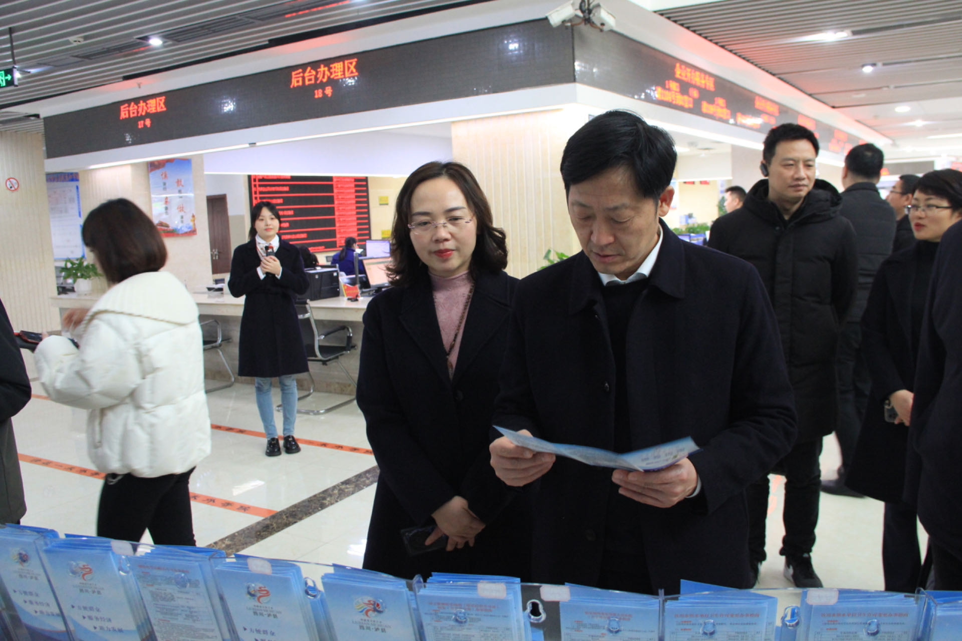 2024年1月12日，泸县县委常委、统战部长专题调研行政审批“服务非公经济、建设两个健康”工作.jpg
